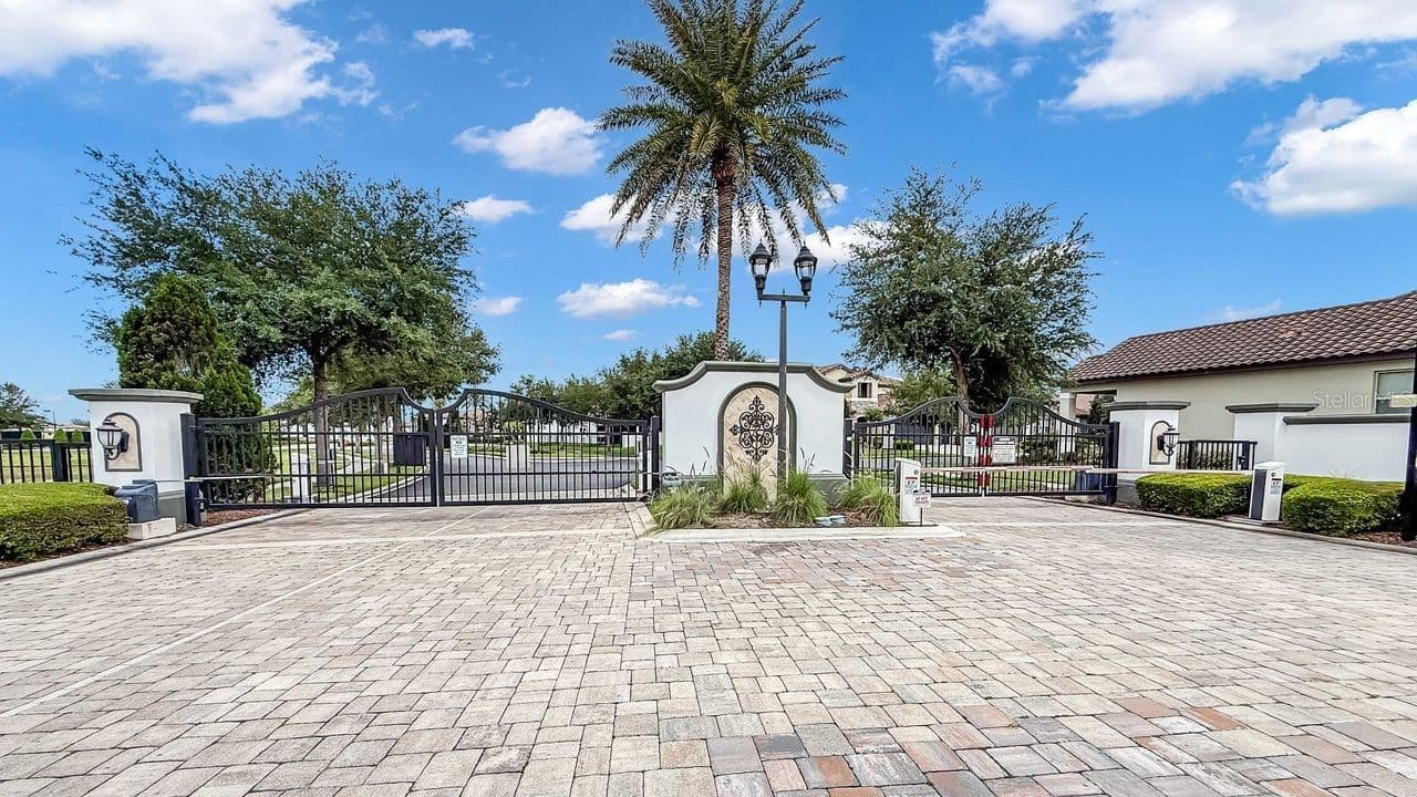 10944 CITRON OAKS