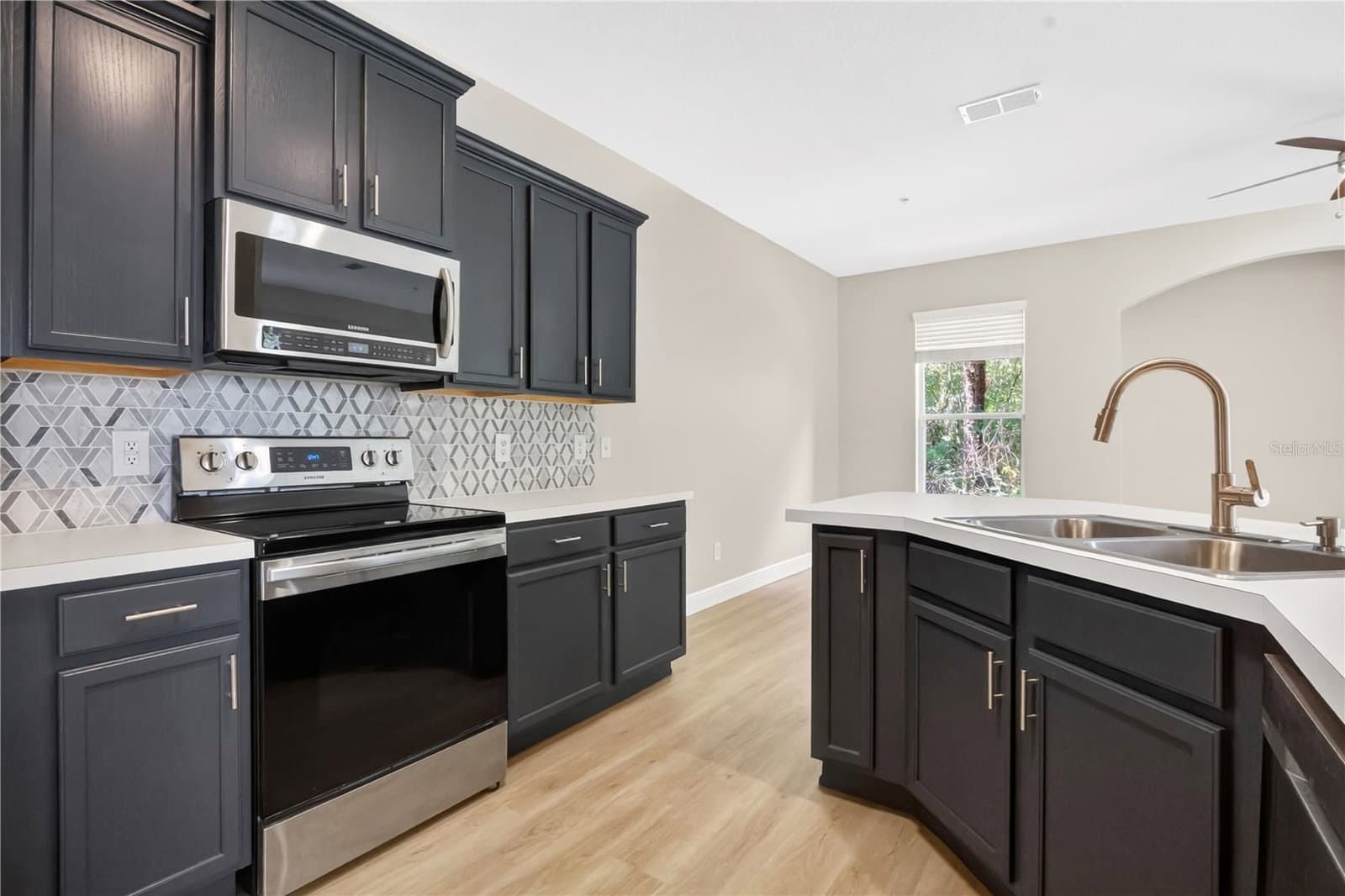 15357 OAK APPLE