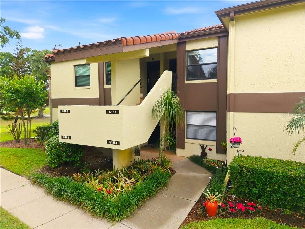 6111 LAKE POINTE