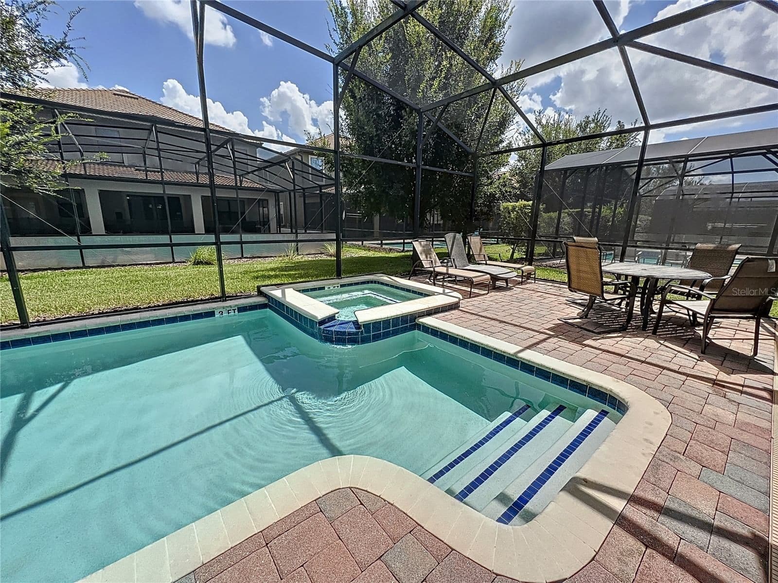 1453 MYRTLEWOOD