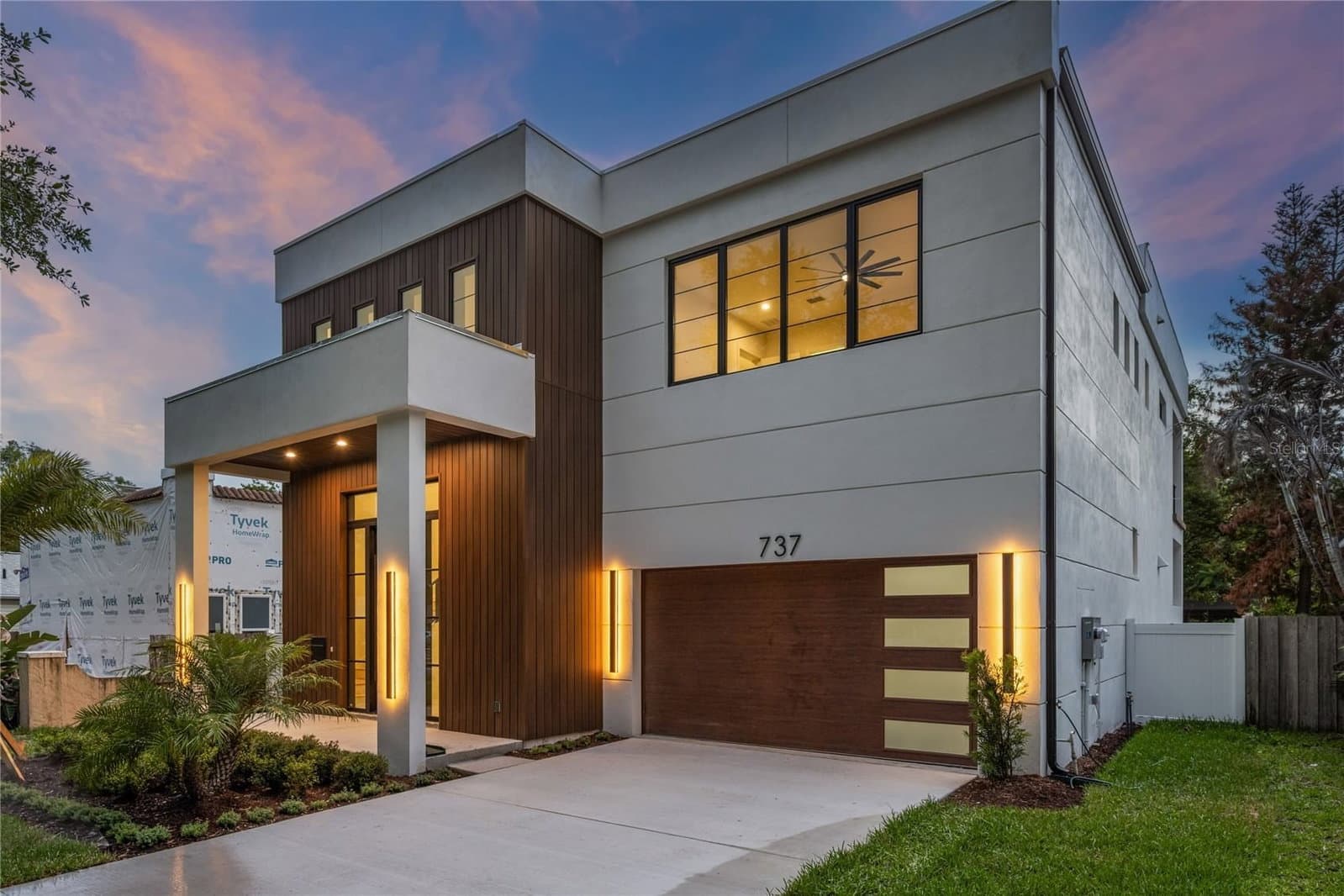 737 SUMMERLIN
