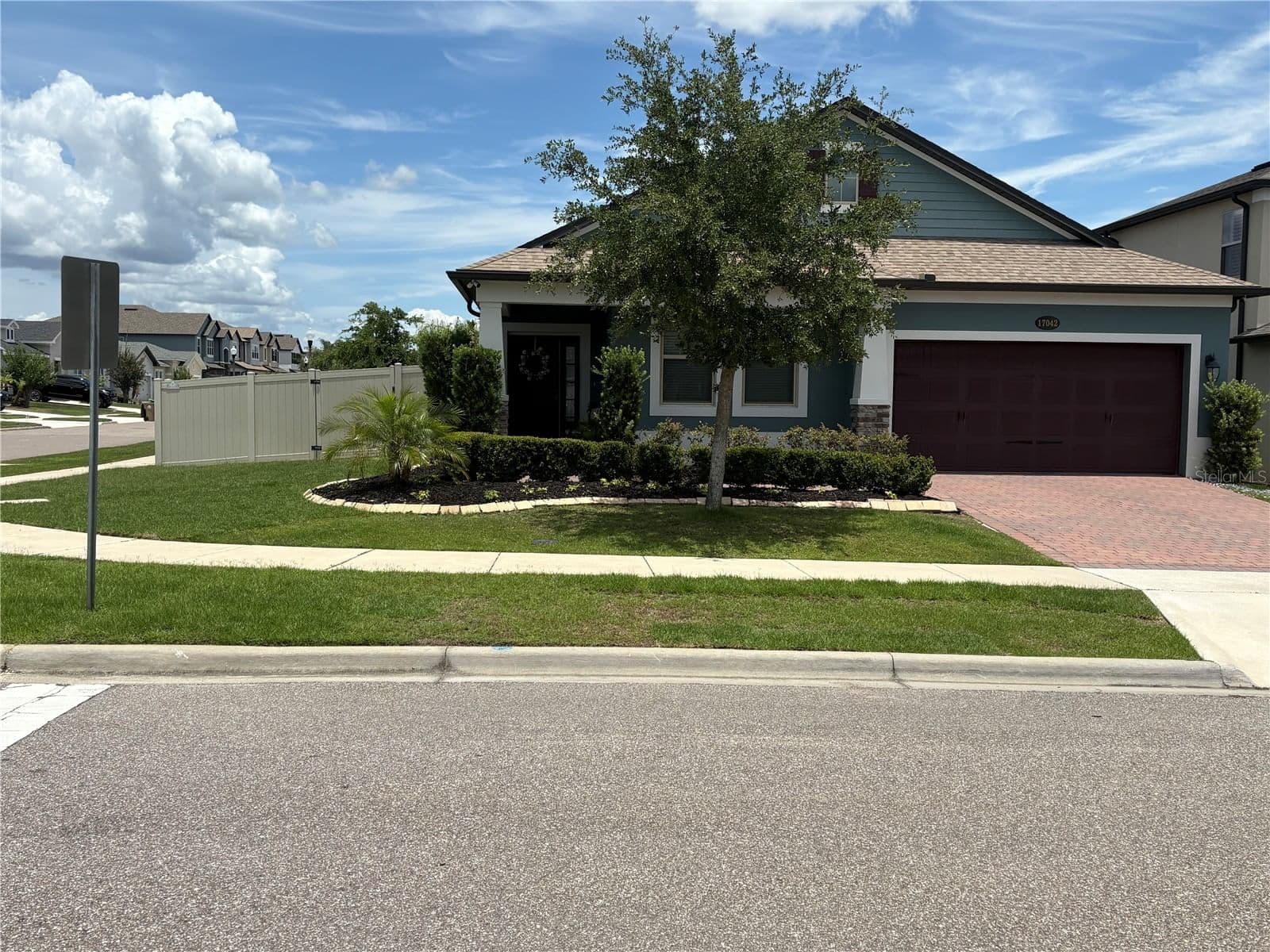 17042 CRESTMONT