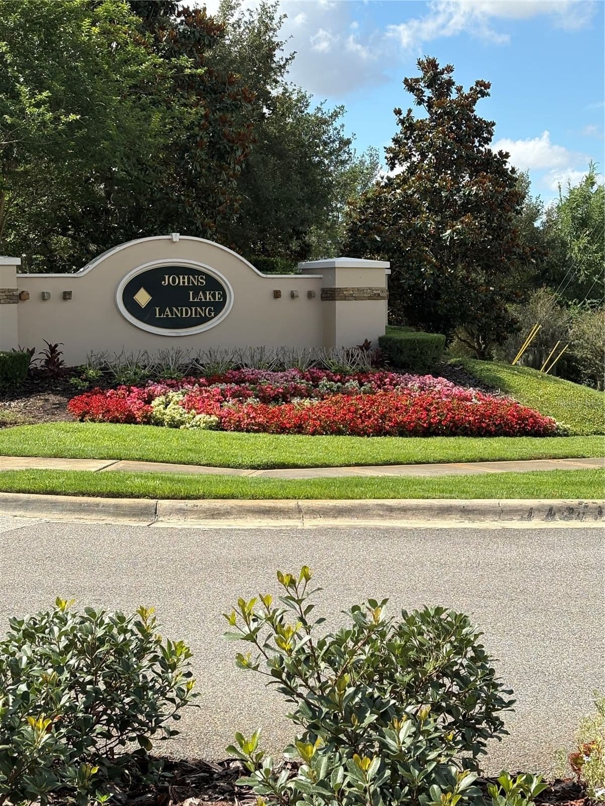 17042 CRESTMONT