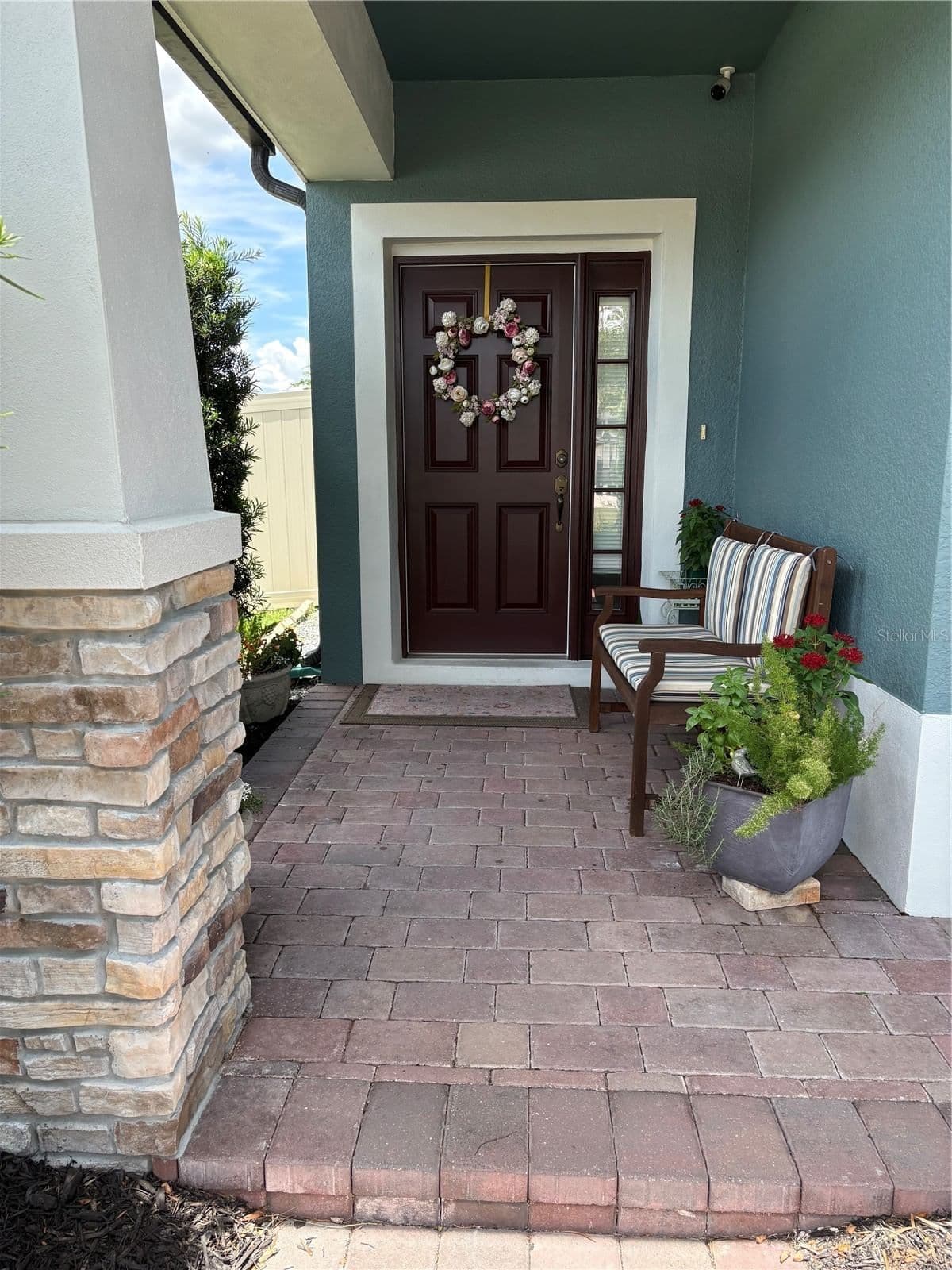 17042 CRESTMONT