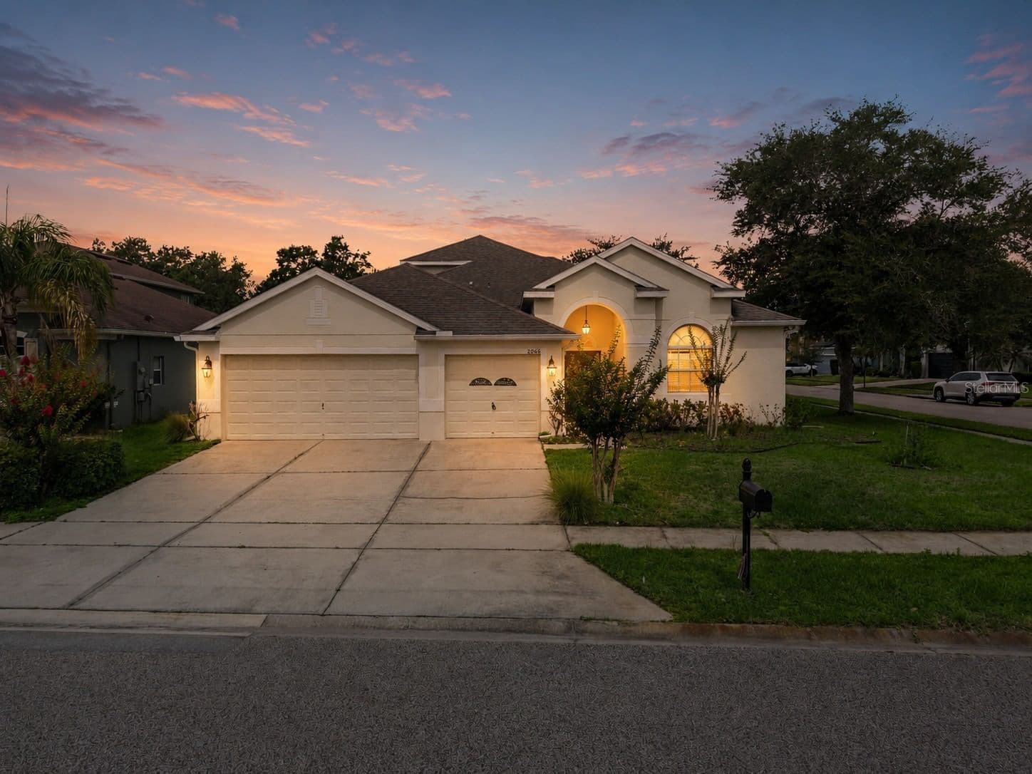 2066 GLORIA OAK