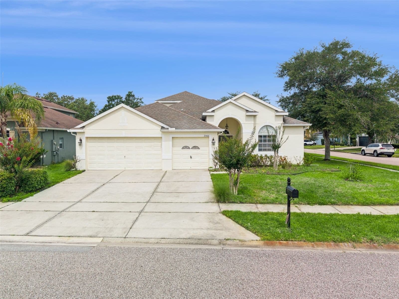 2066 GLORIA OAK
