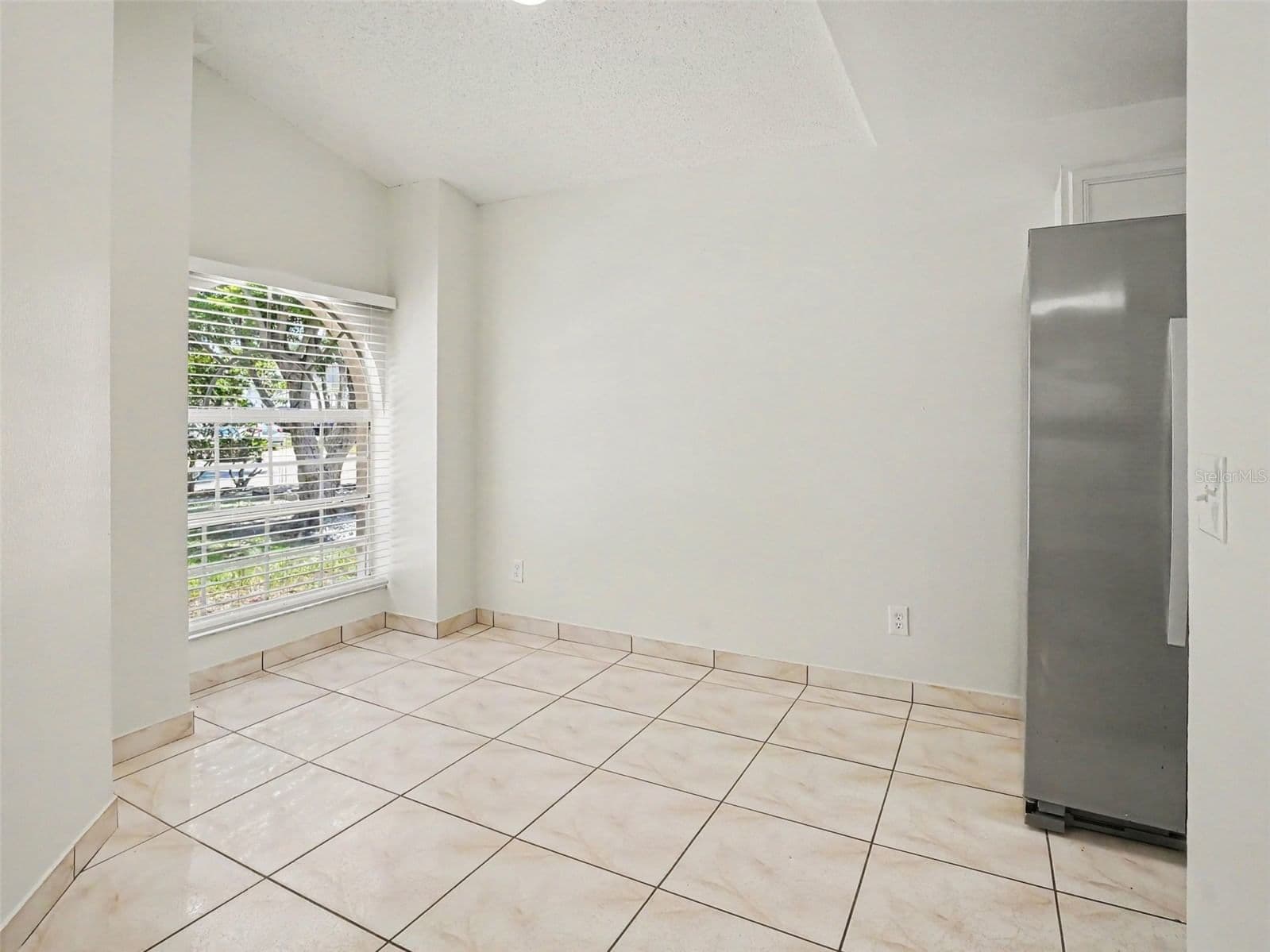 9910 DEAN OAKS