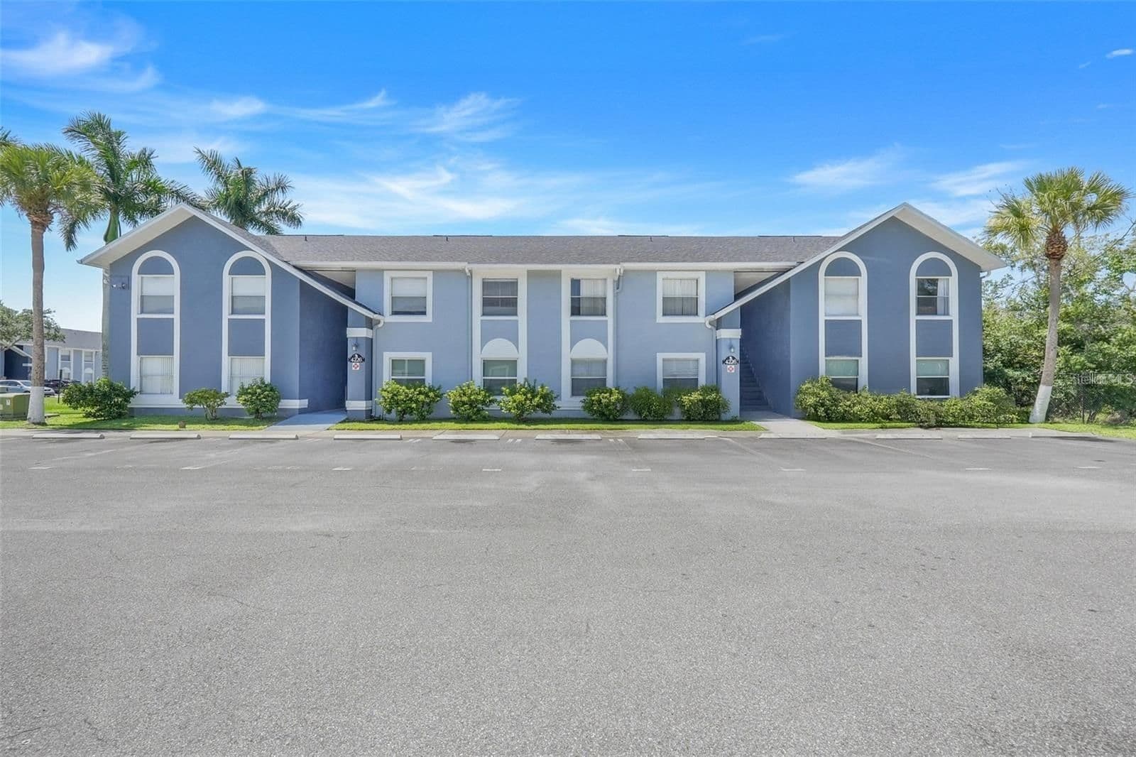 4252 PERSHING POINTE
