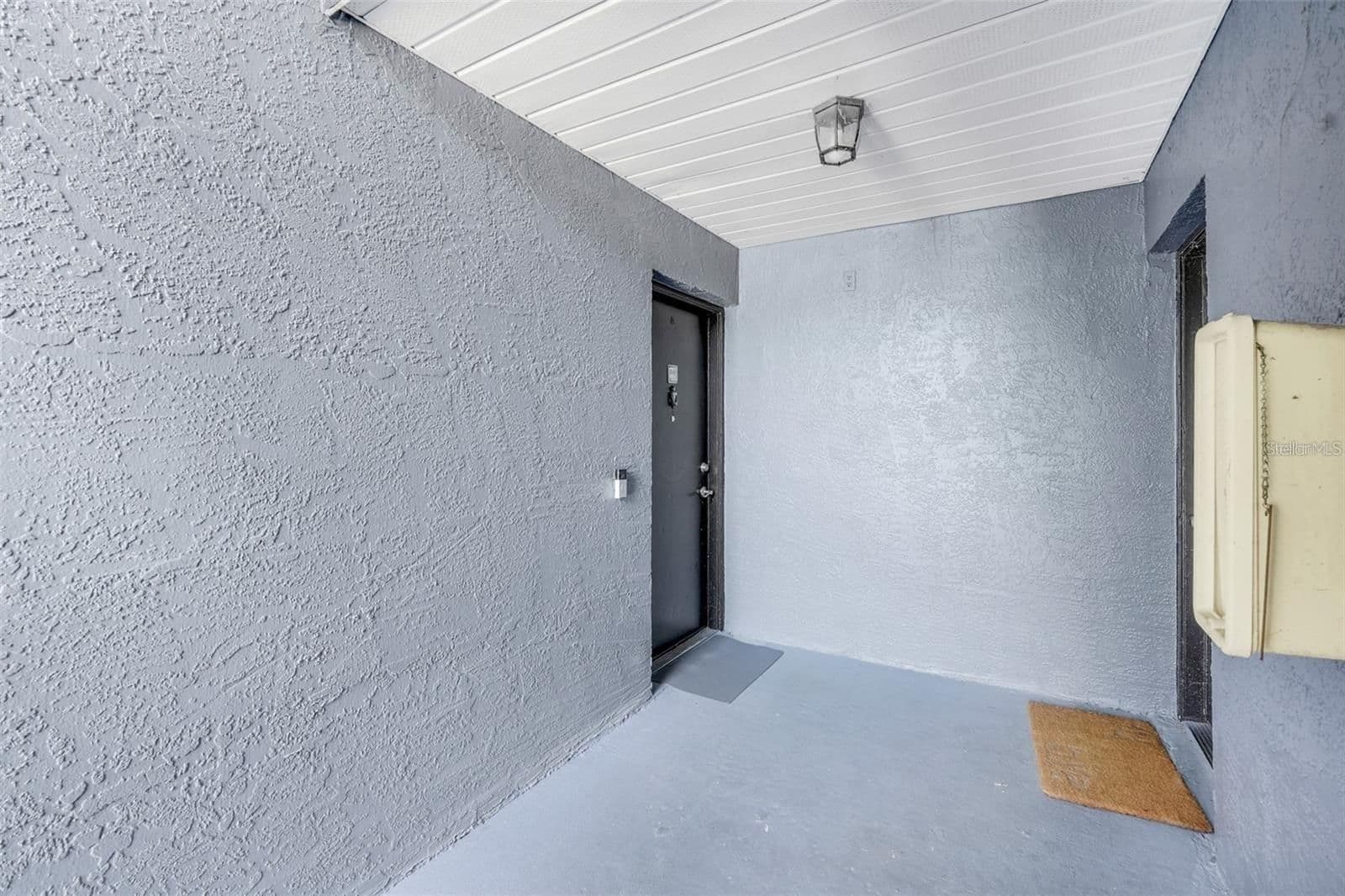 4252 PERSHING POINTE