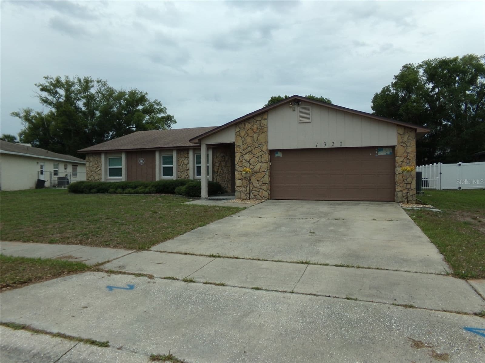 1320 GLADIOLAS DR