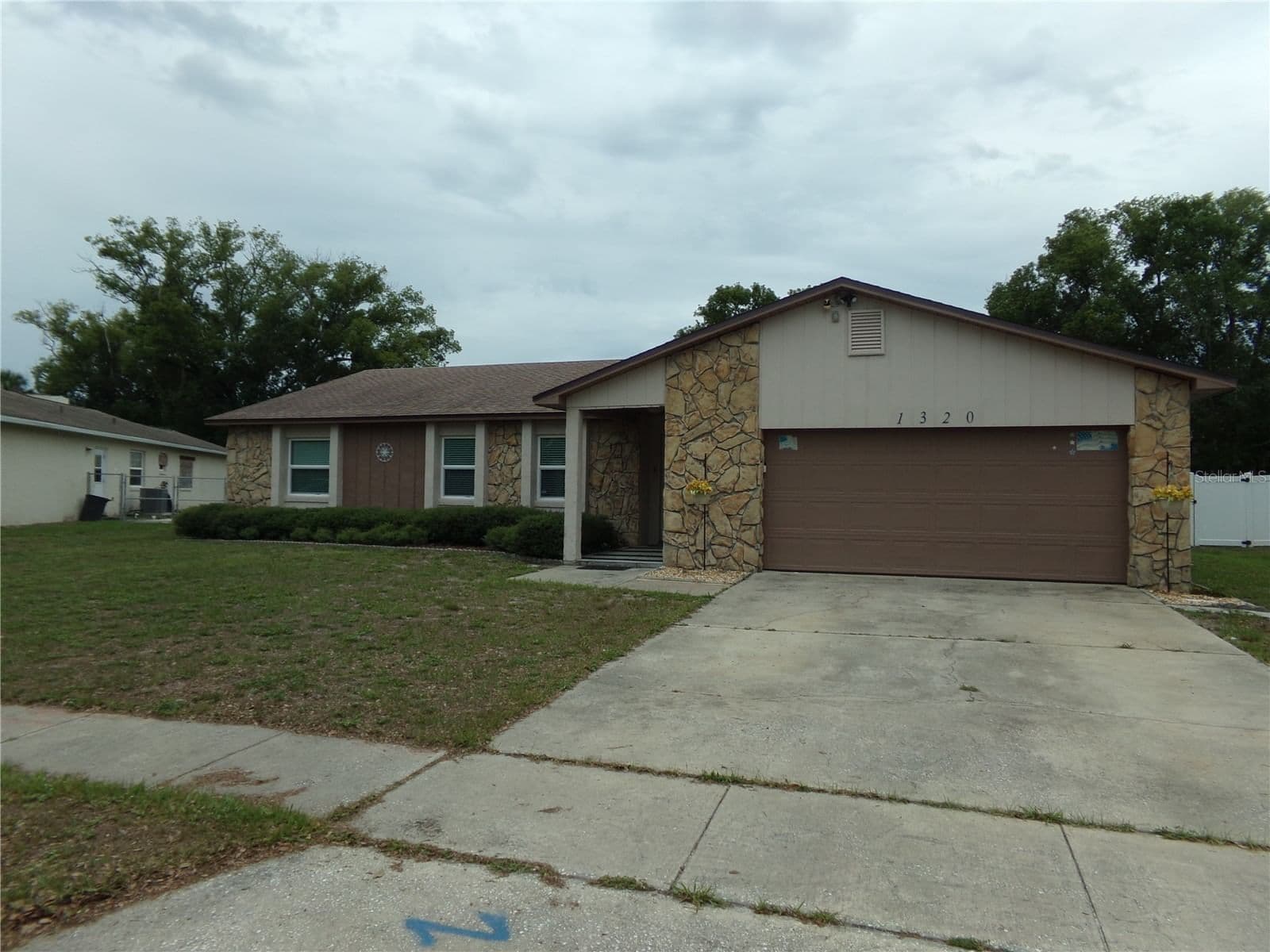 1320 GLADIOLAS DR