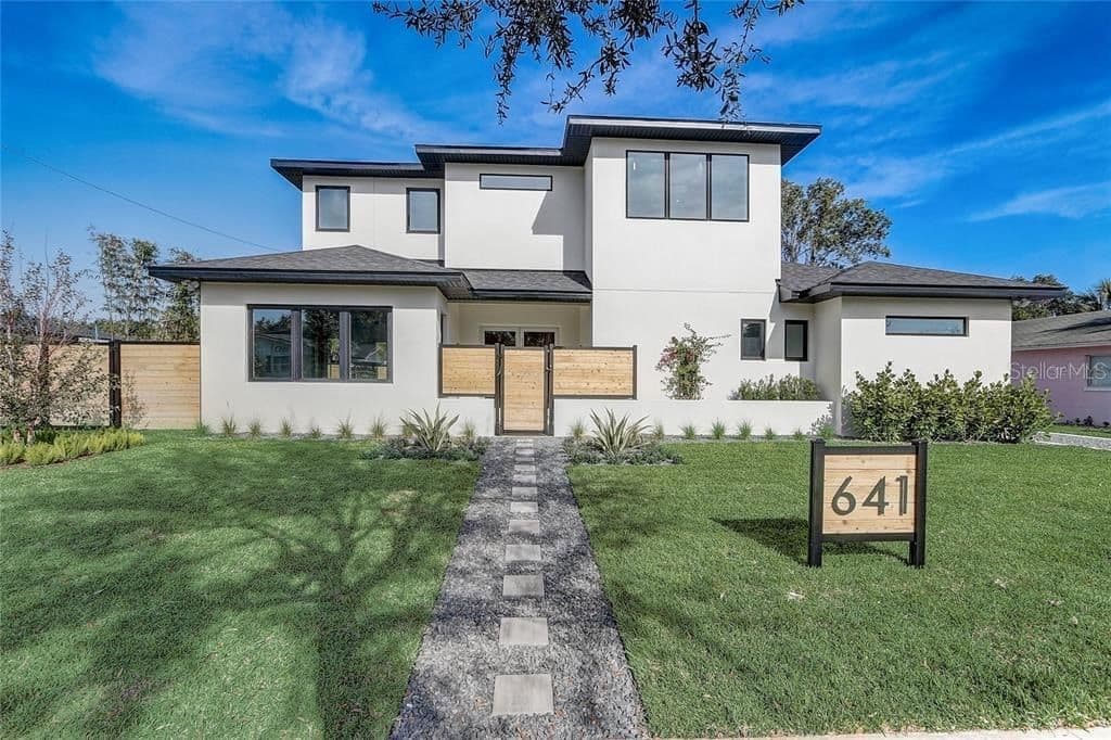 641 NORTHWOOD CIRCLE