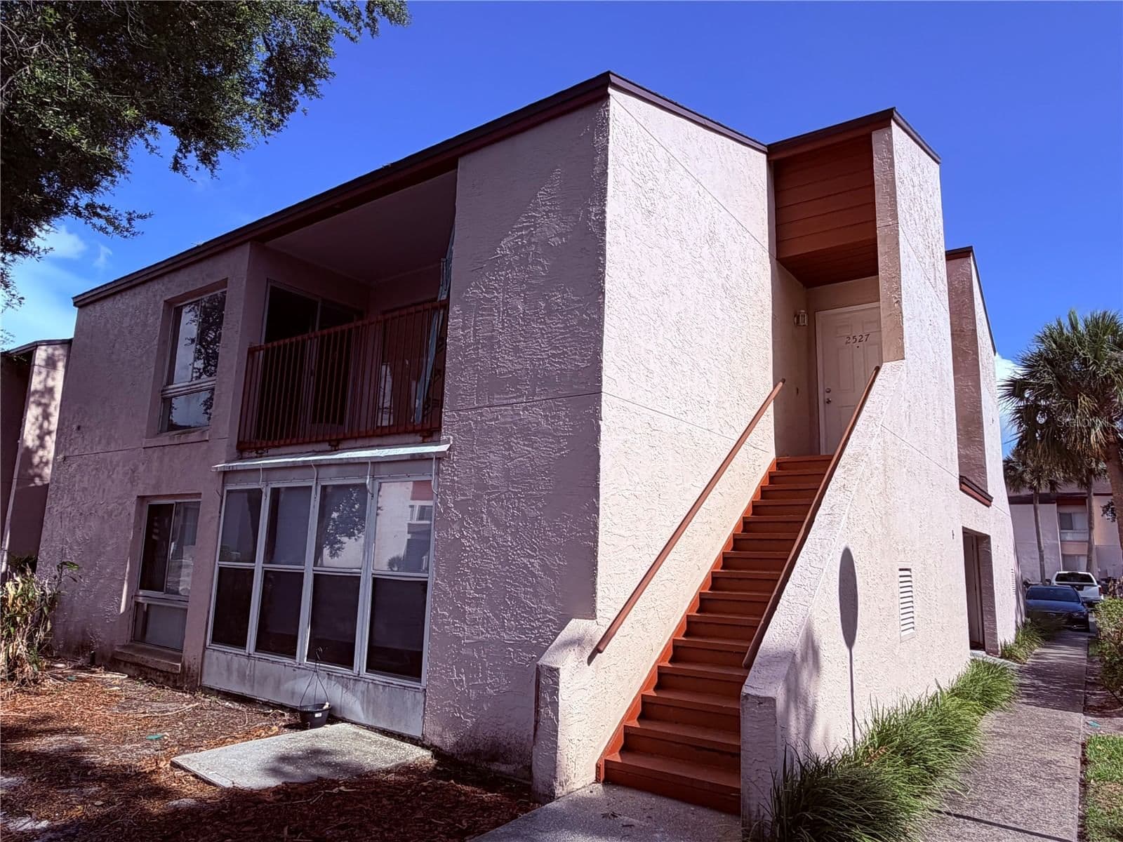 2527 CITRUS CLUB