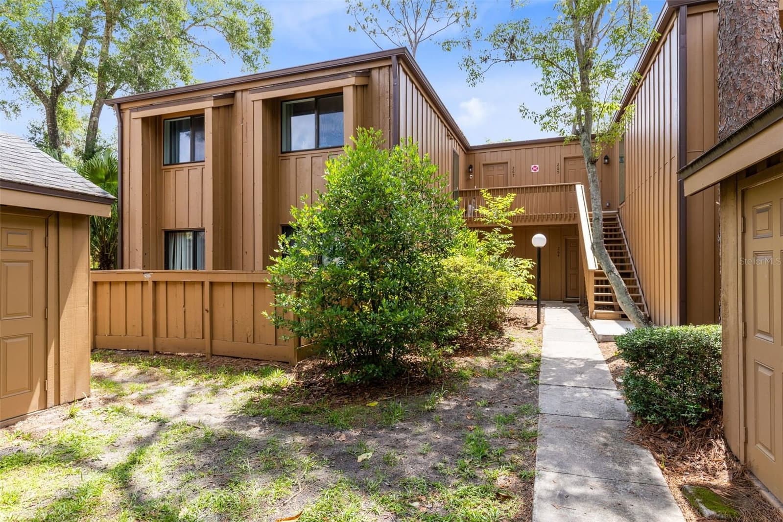 267 CROWN OAKS