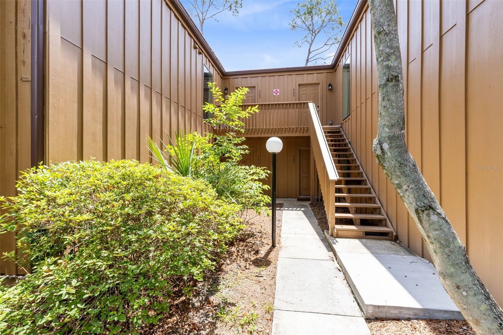 267 CROWN OAKS