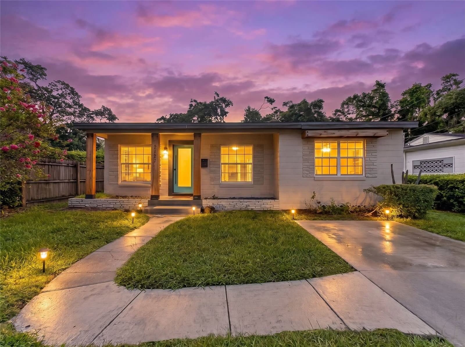 2121 IVANHOE