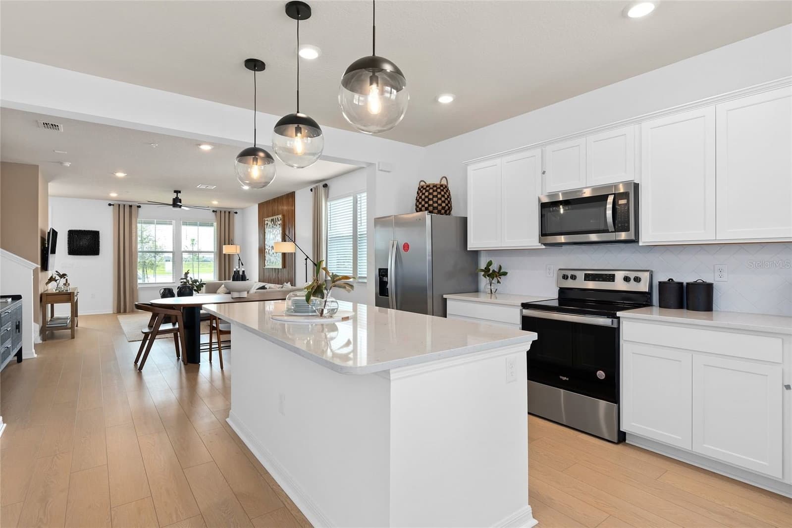 1151 LEMONGRASS ALLEY
