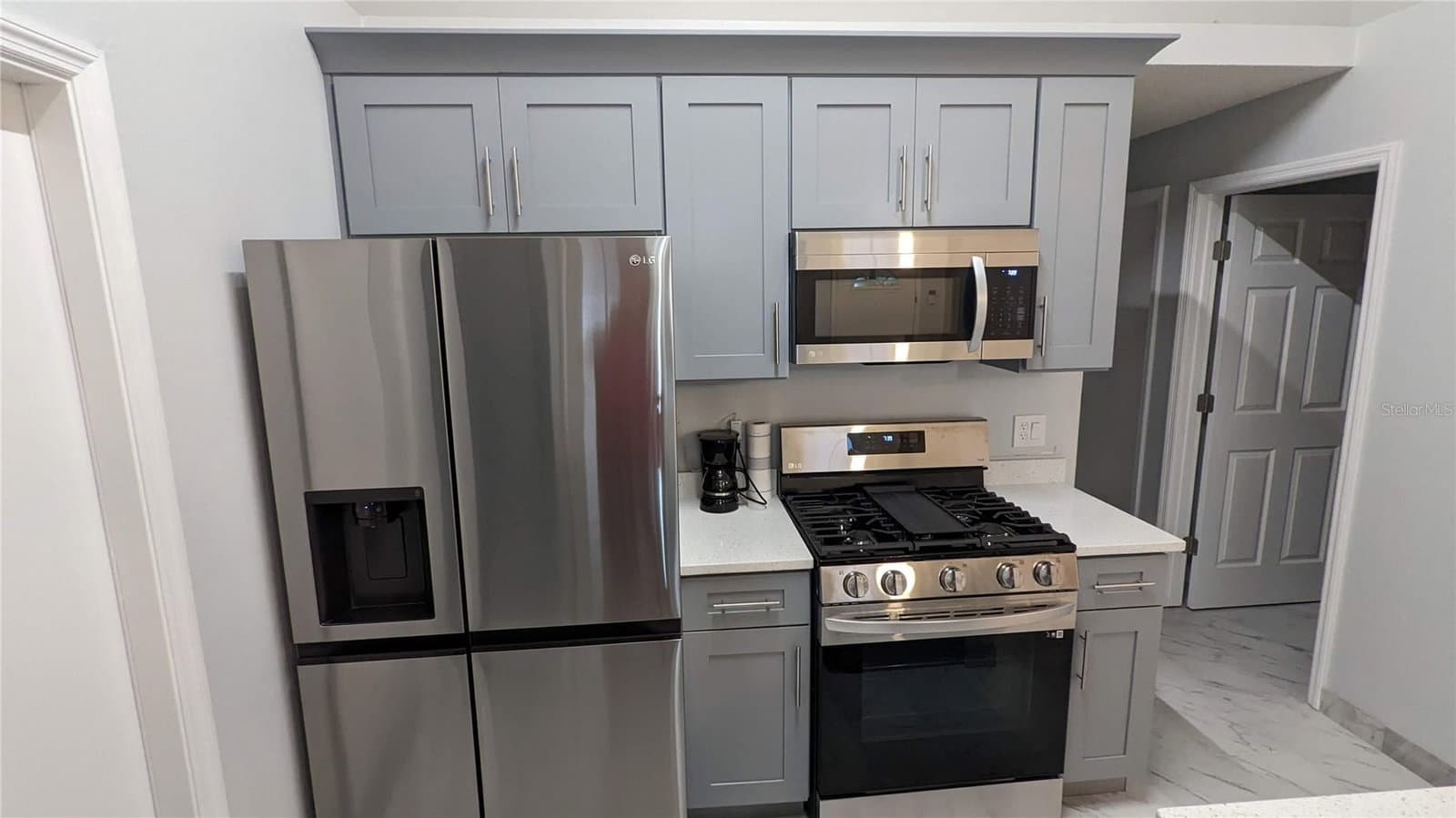 3048 PINEDA