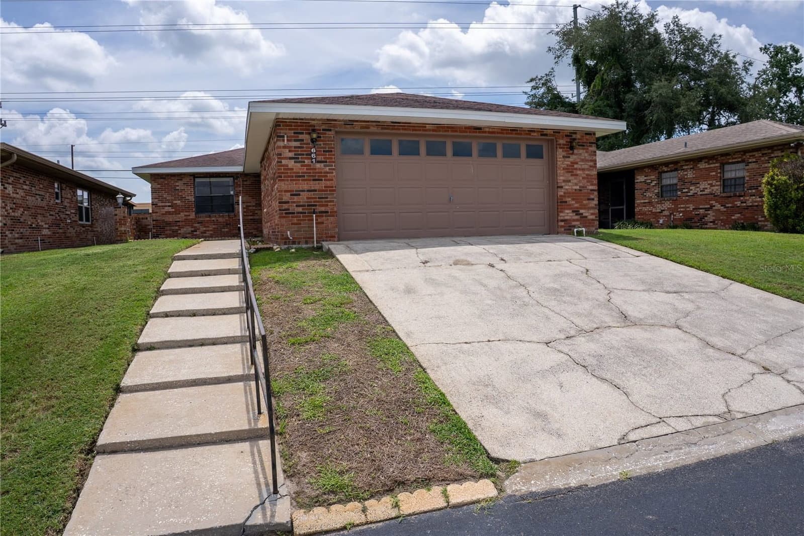 661 LAKE CAROLYN