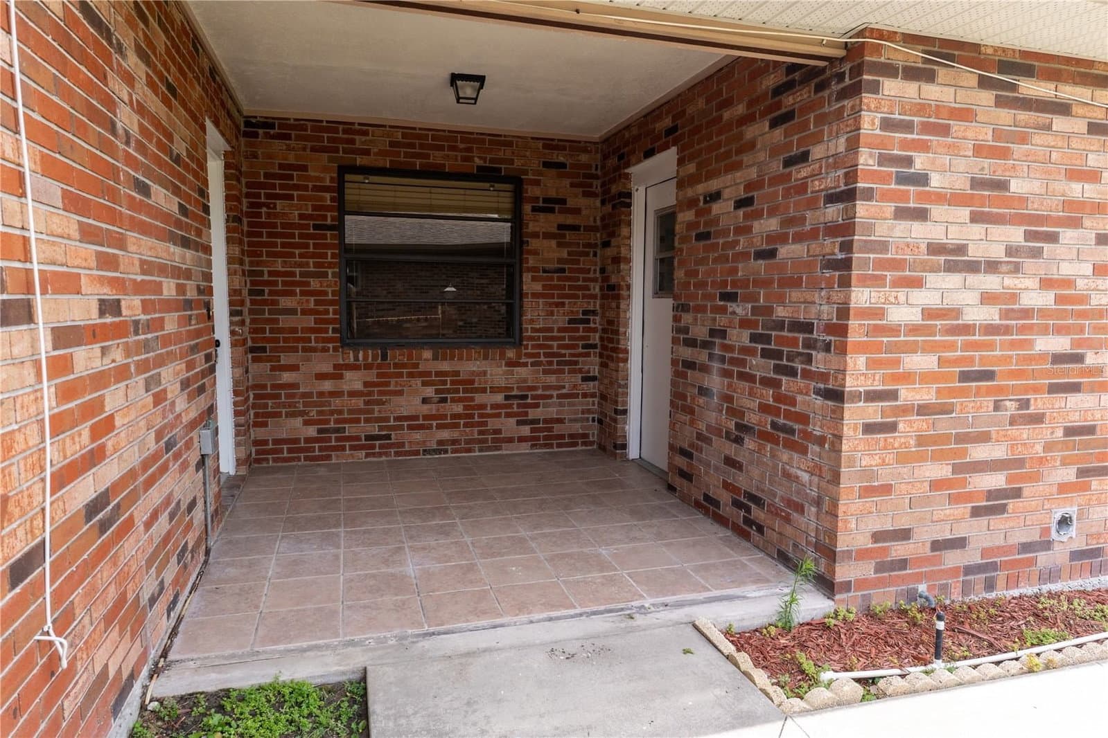 661 LAKE CAROLYN