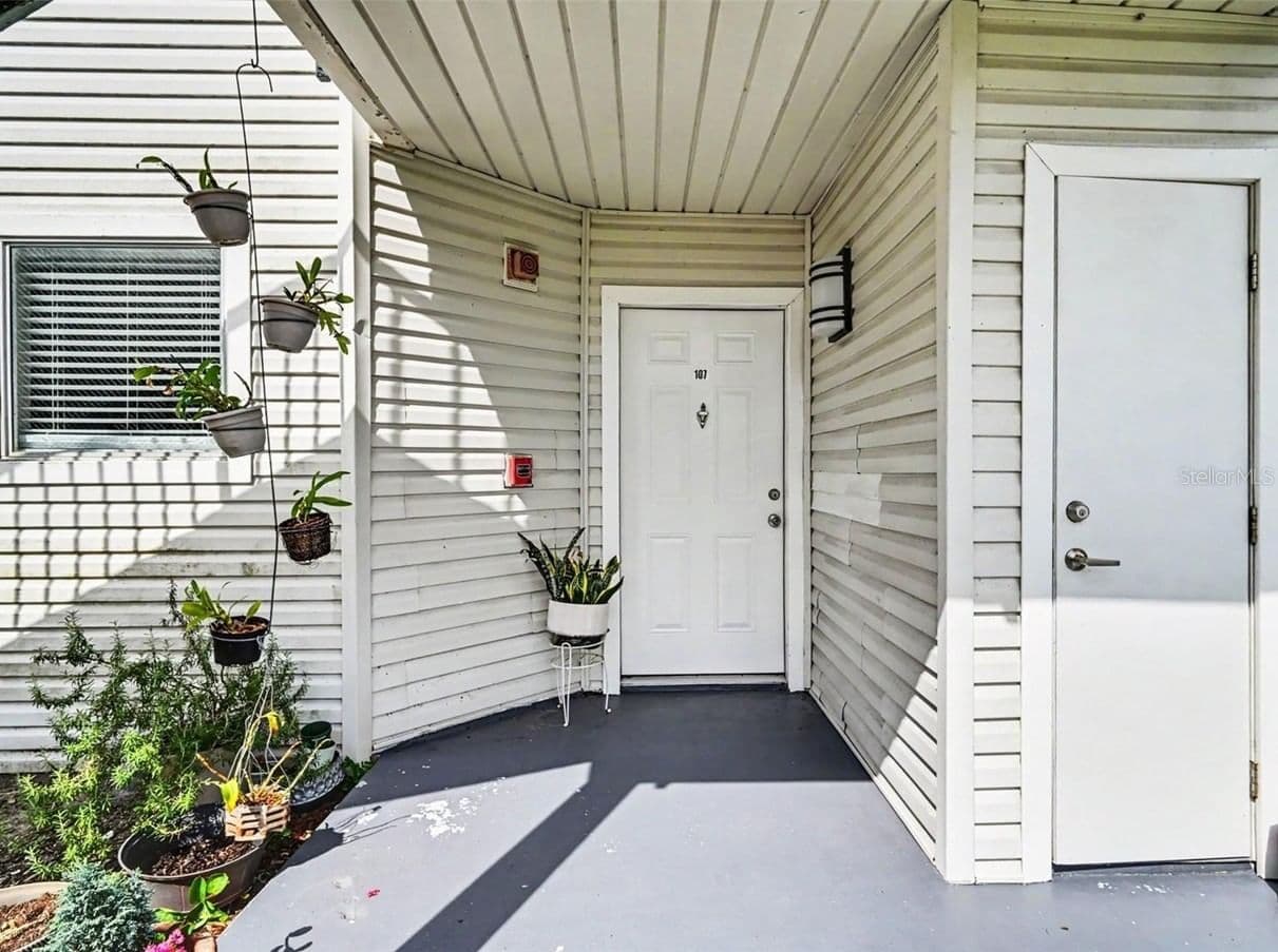 2552 WOODGATE