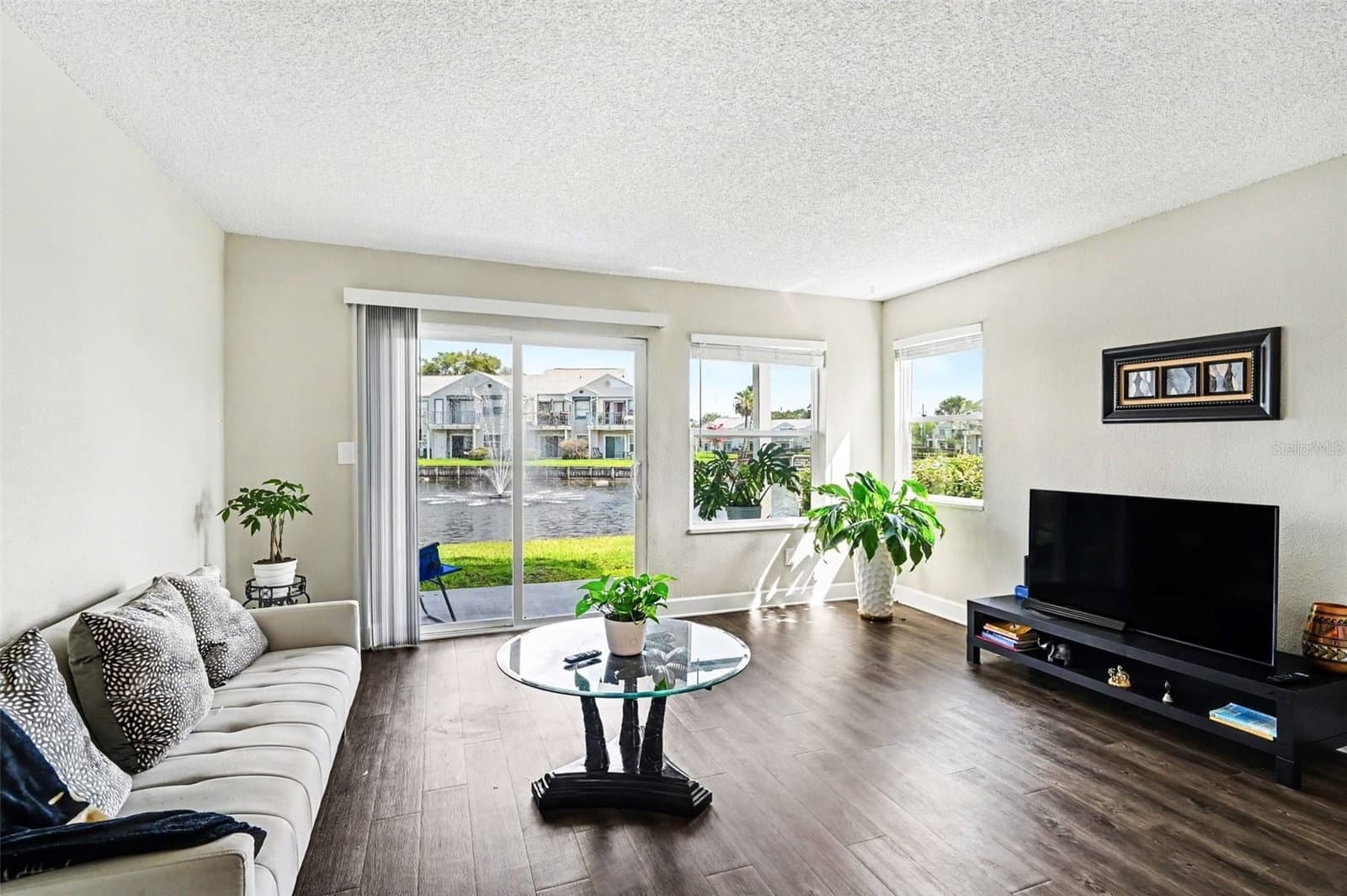2552 WOODGATE