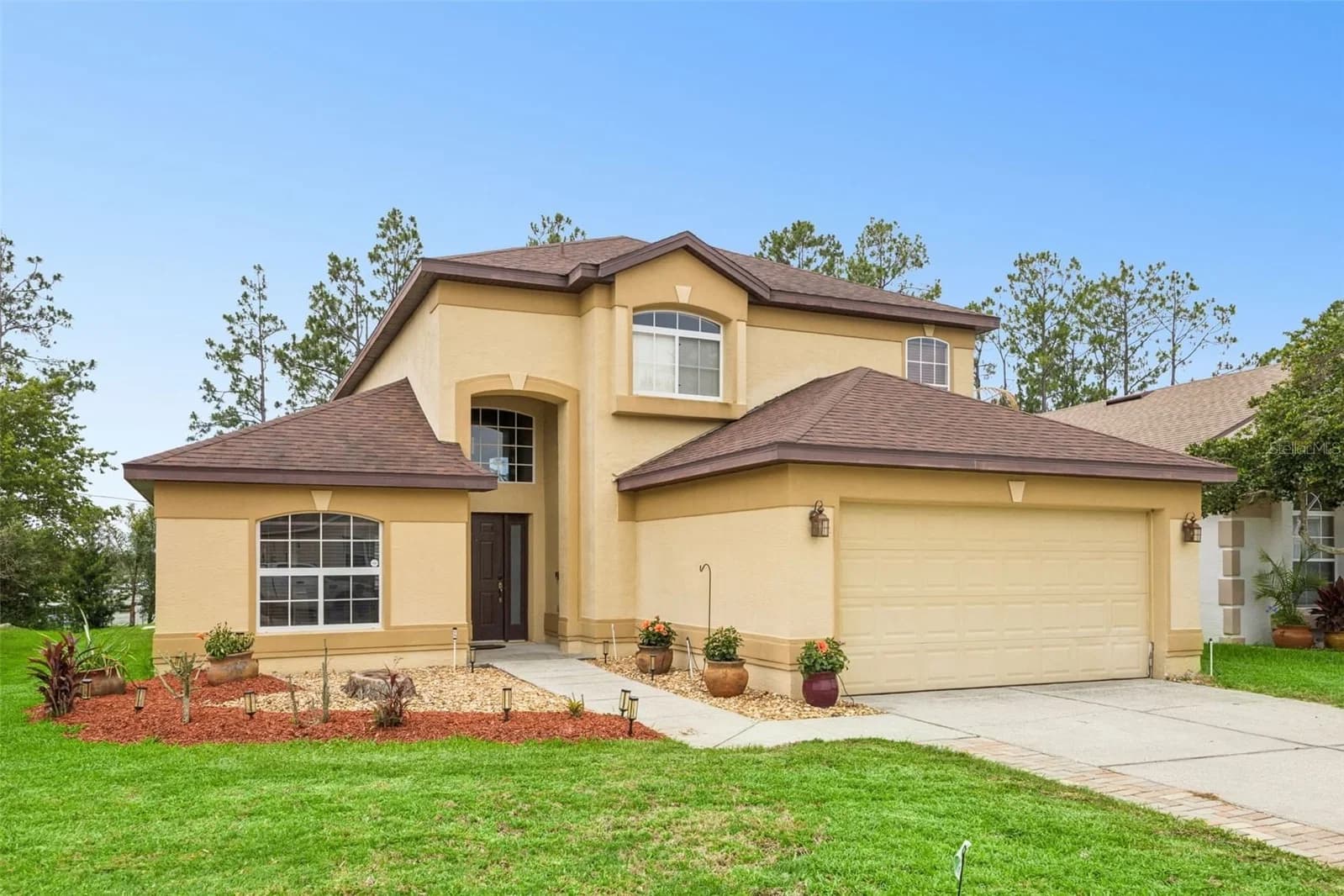 726 OXFORD Drive