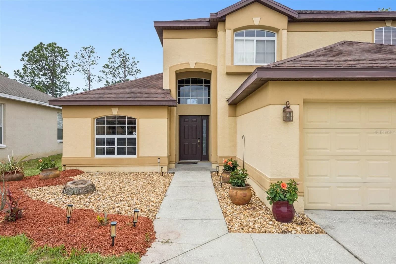 726 OXFORD Drive
