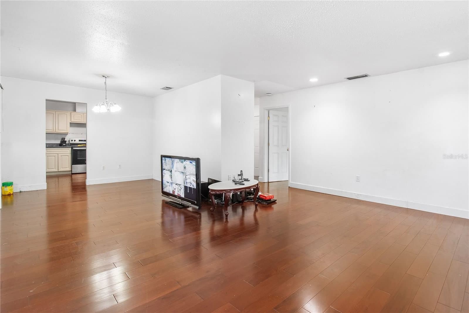 1700 NEEDLEWOOD
