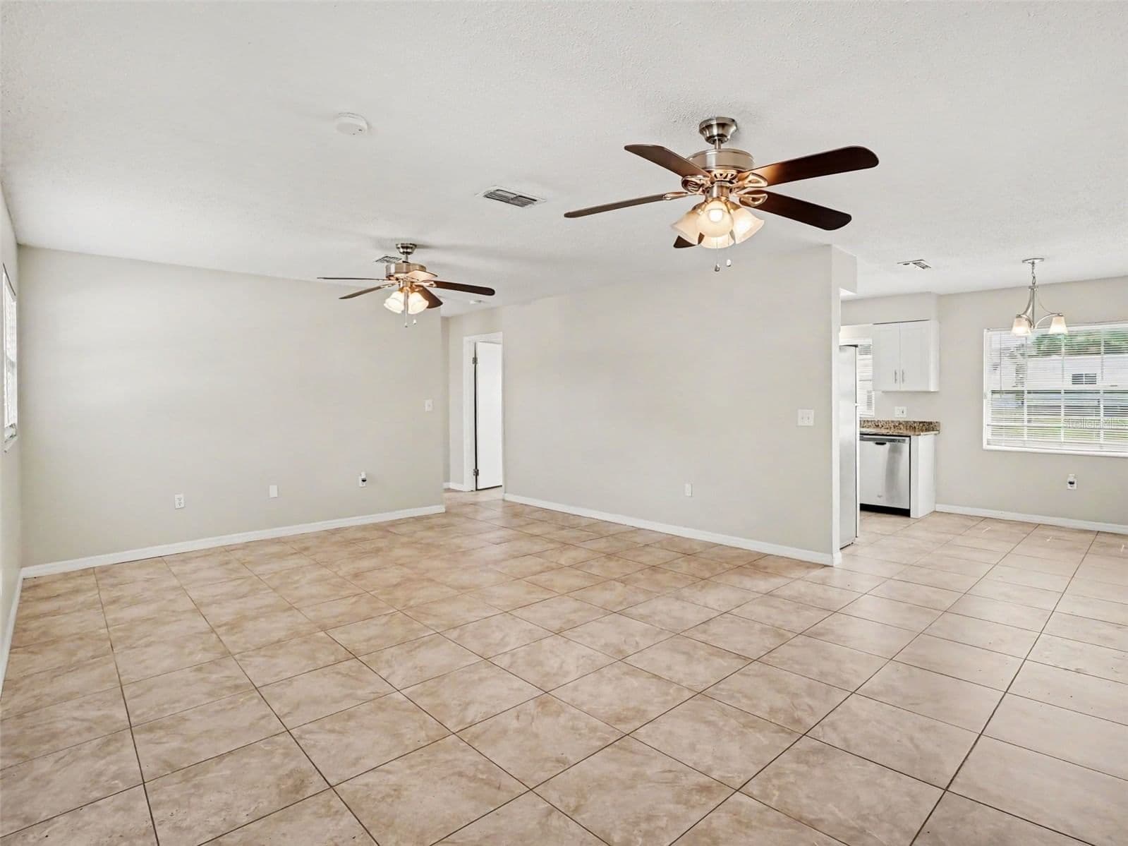 3255 KELVINGTON