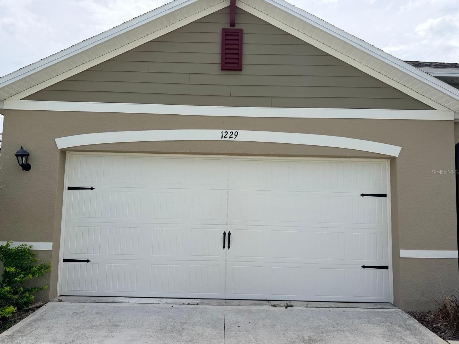 1229 RED HILL