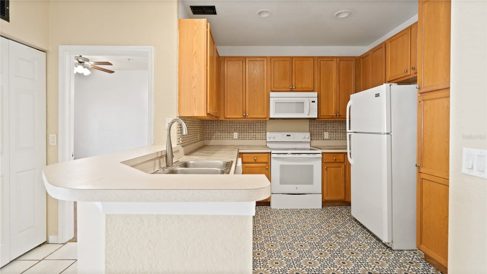 2586 GRAND CENTRAL
