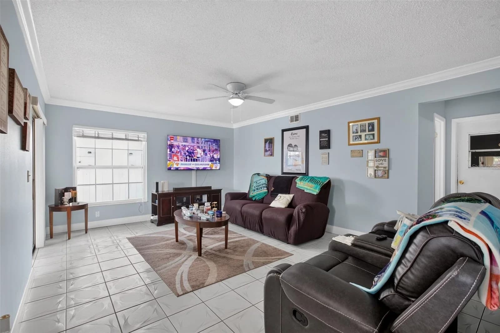 1564 LAWNDALE Circle