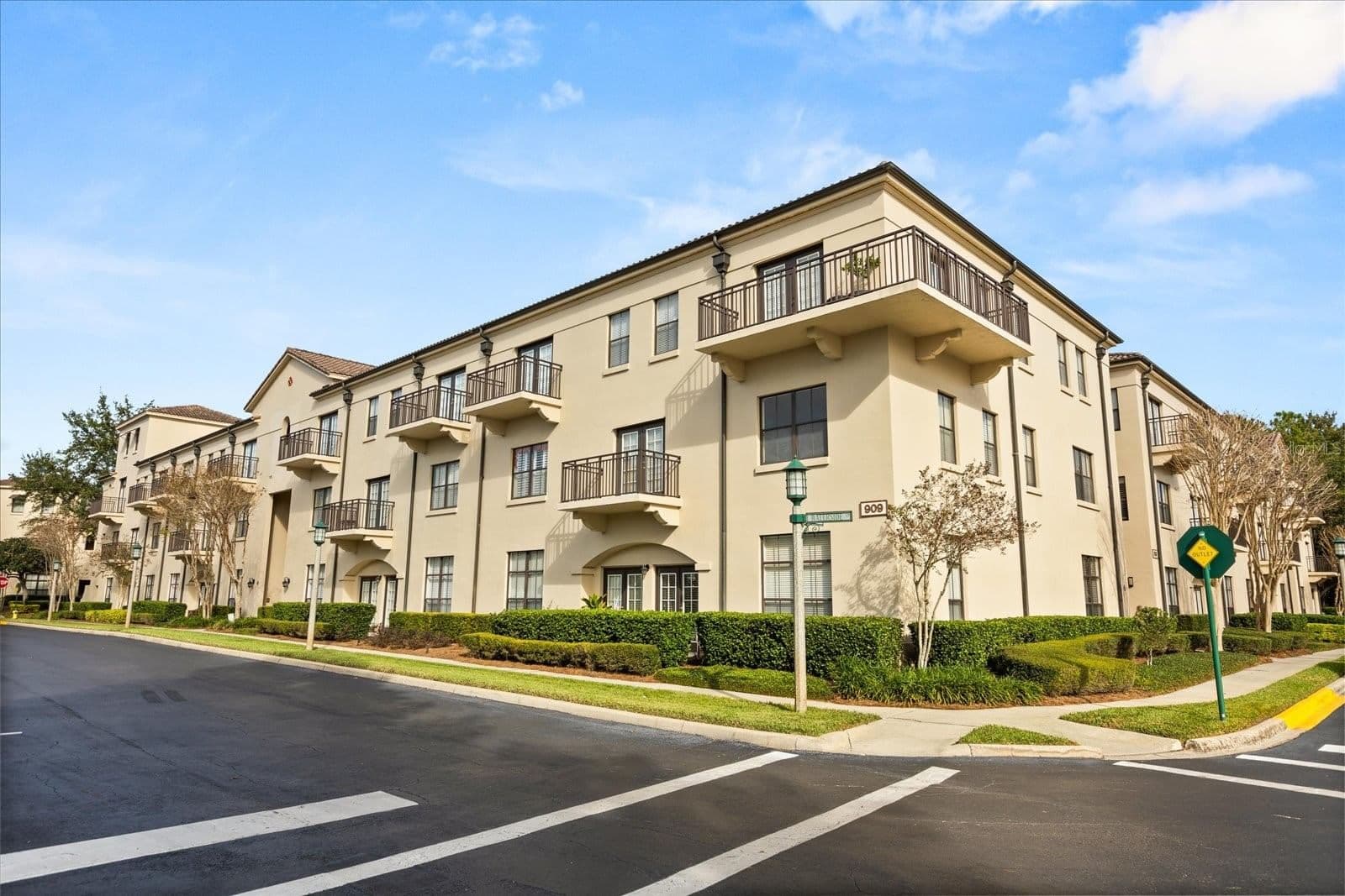 909 WATERSIDE, Celebration, FL