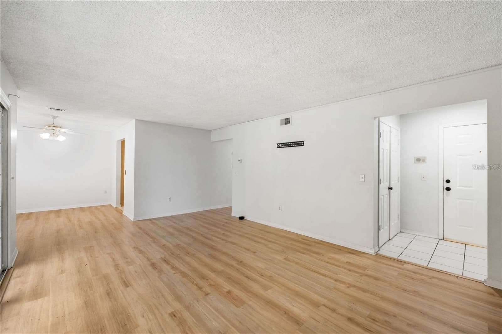 4160 VERSAILLES
