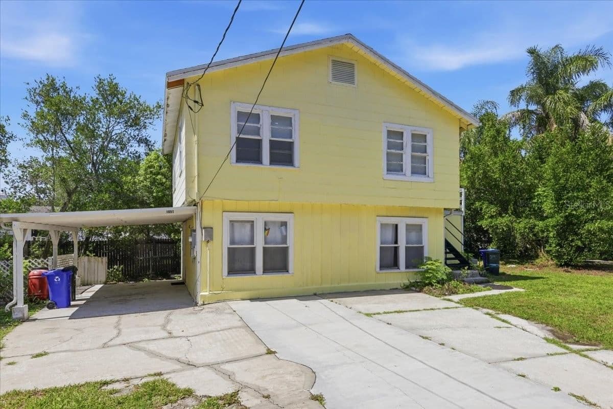 1049 MONROE
