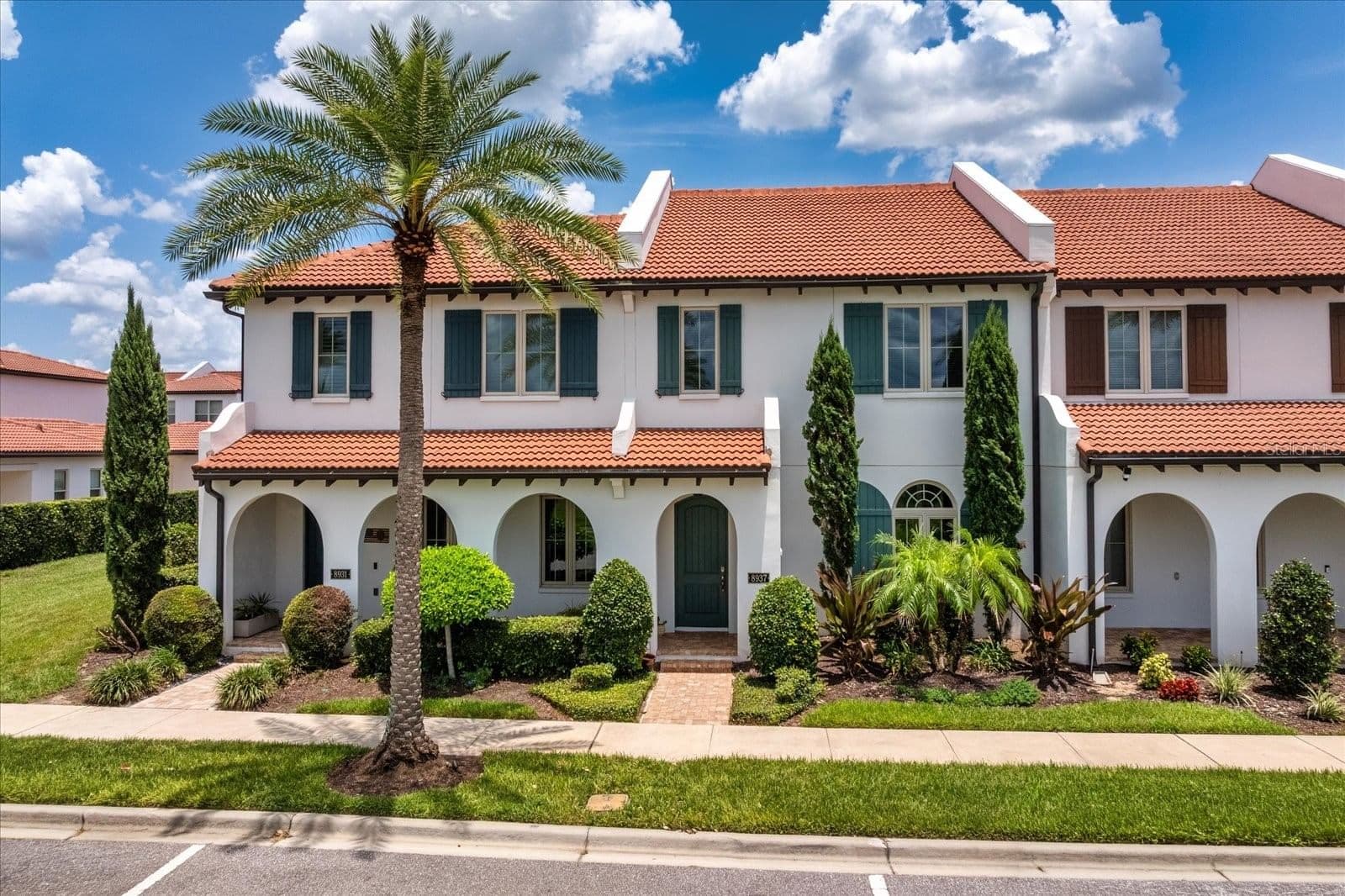 8937 LAKESHORE POINTE