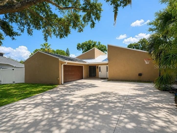 3109 RESEDA