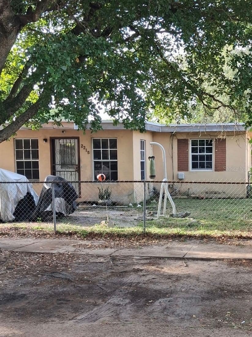 2215 98TH, Miami, FL