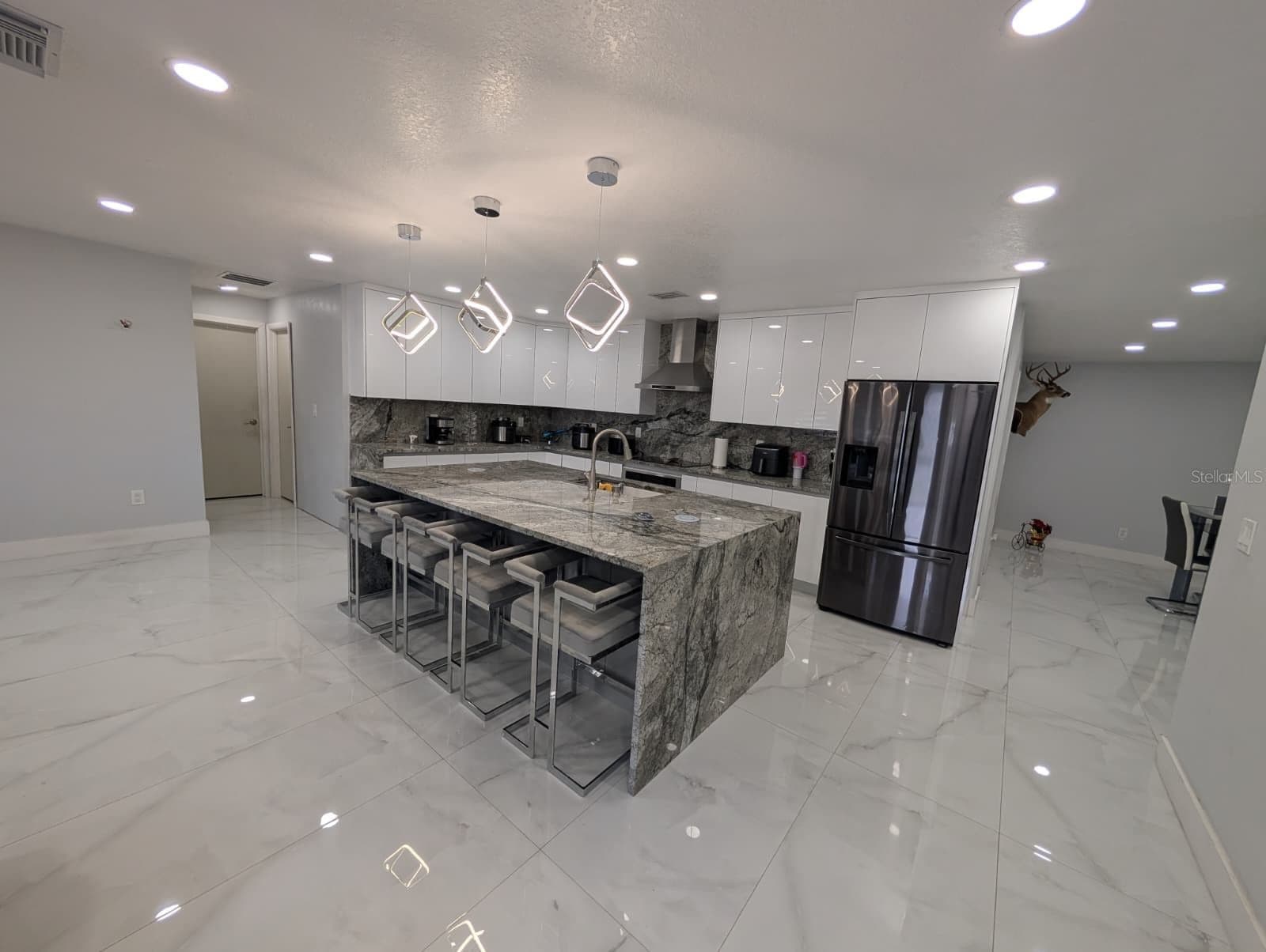 718 PARK MANOR