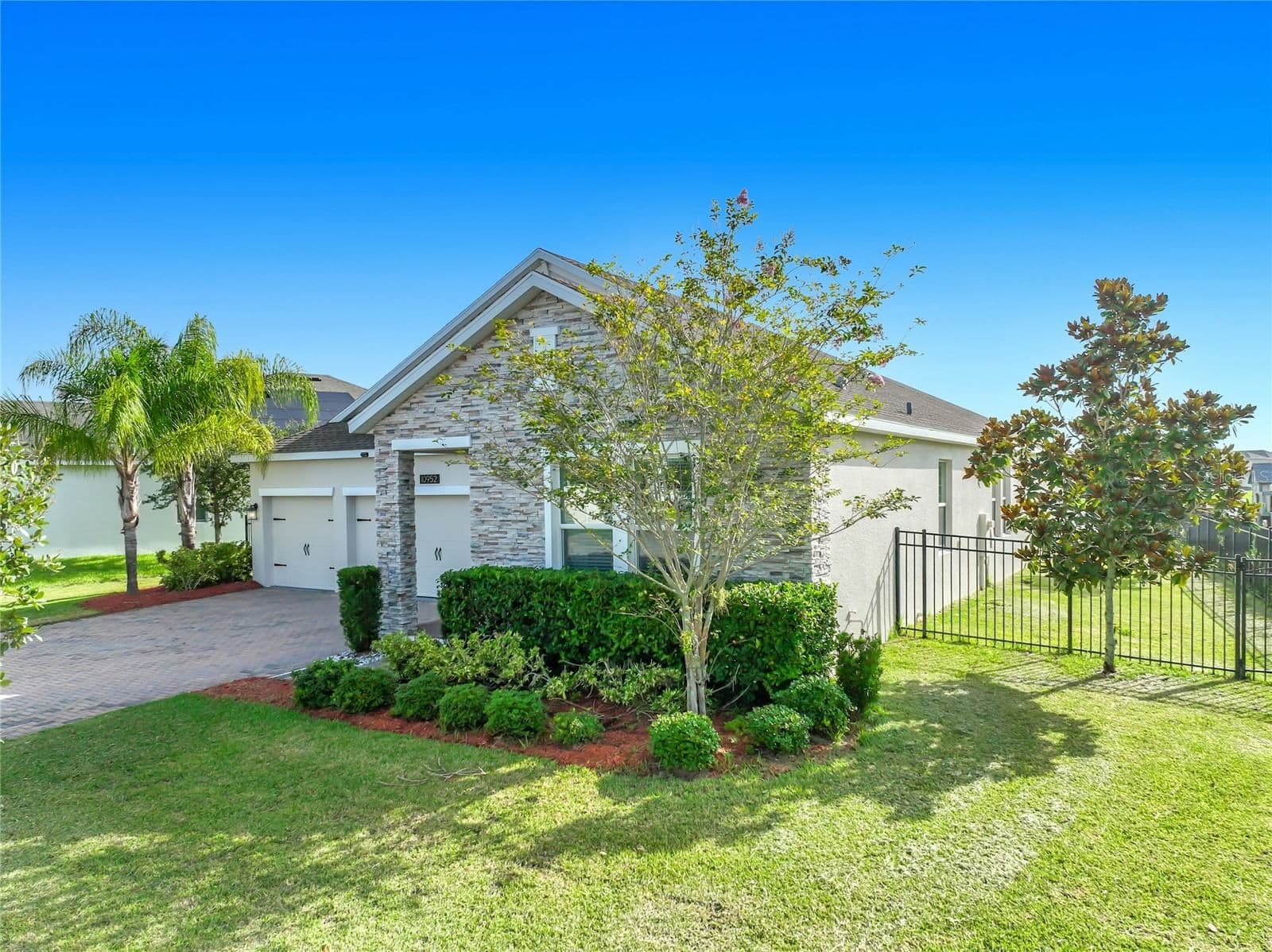 10952 LONGLEAF WOODS
