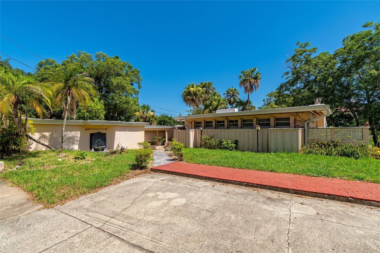 2425 LAKE SUE