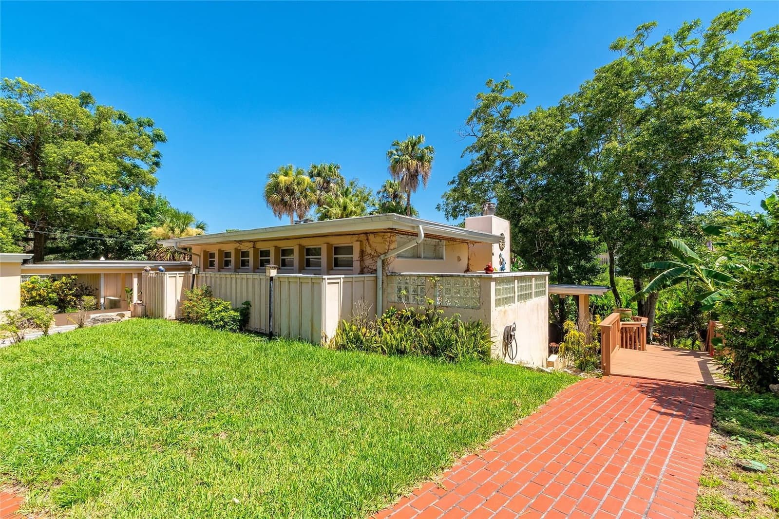 2425 LAKE SUE