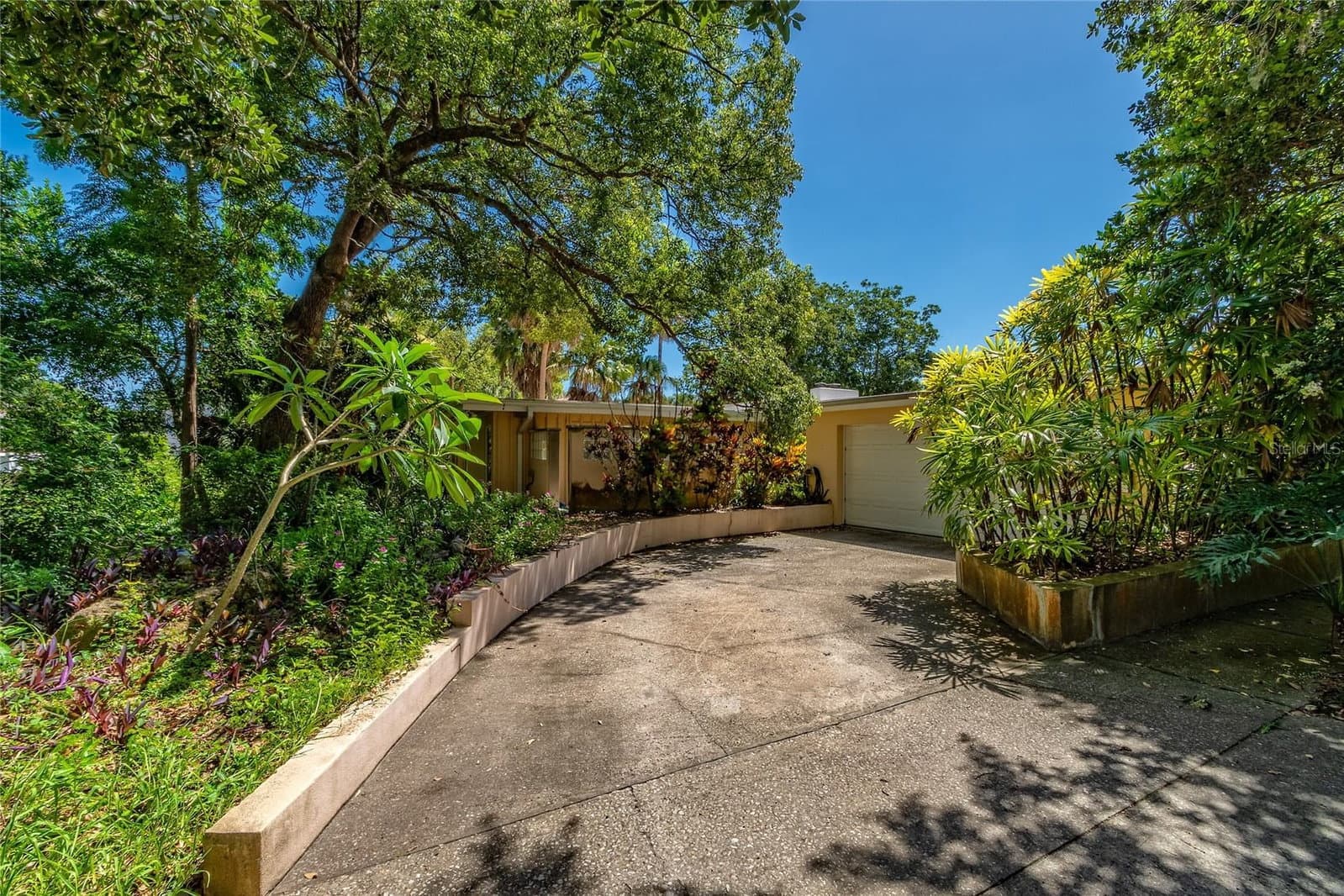 2425 LAKE SUE