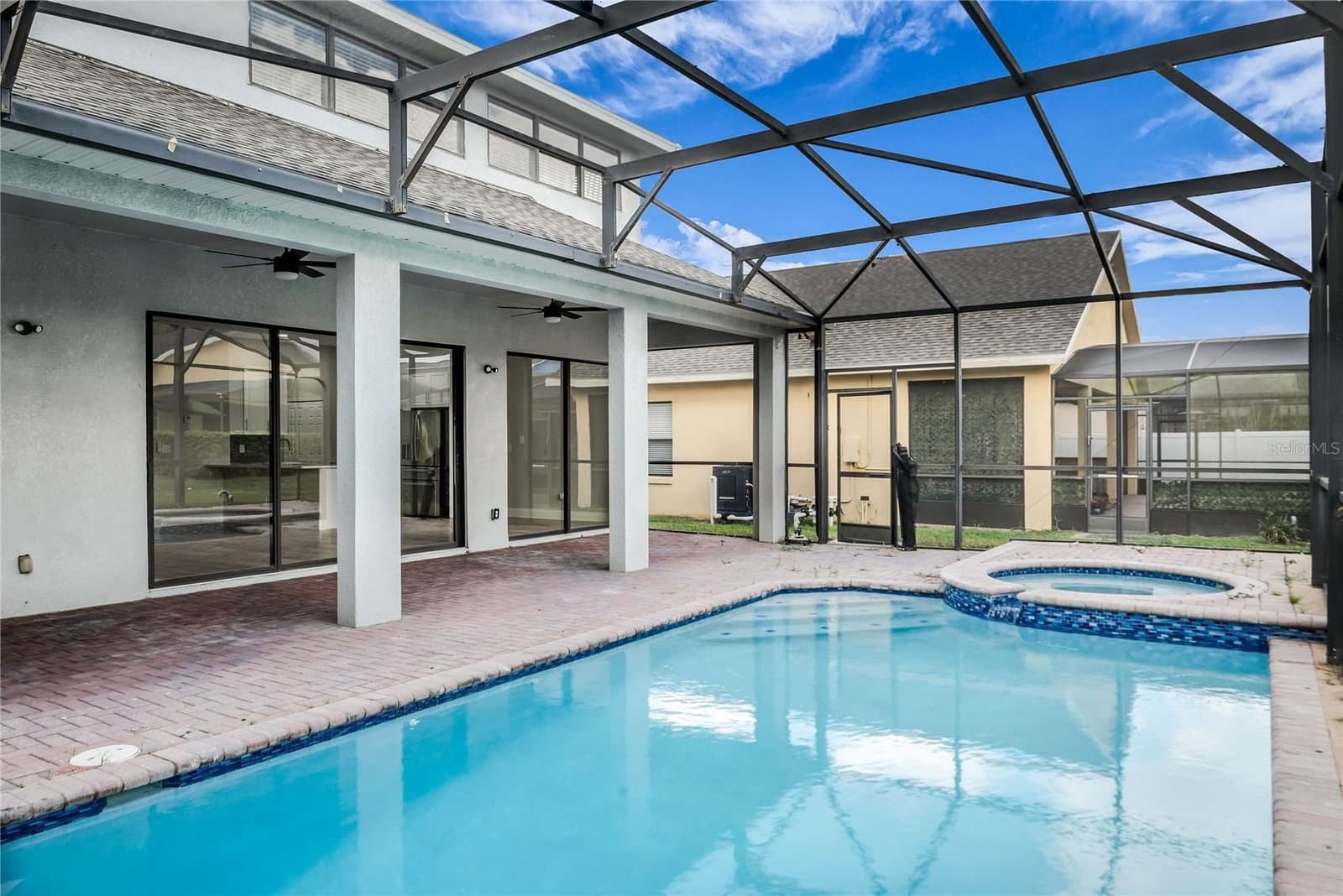 563 LAKE DAVENPORT
