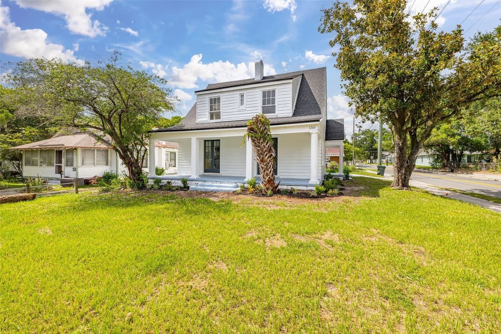 1201 OAKHILL