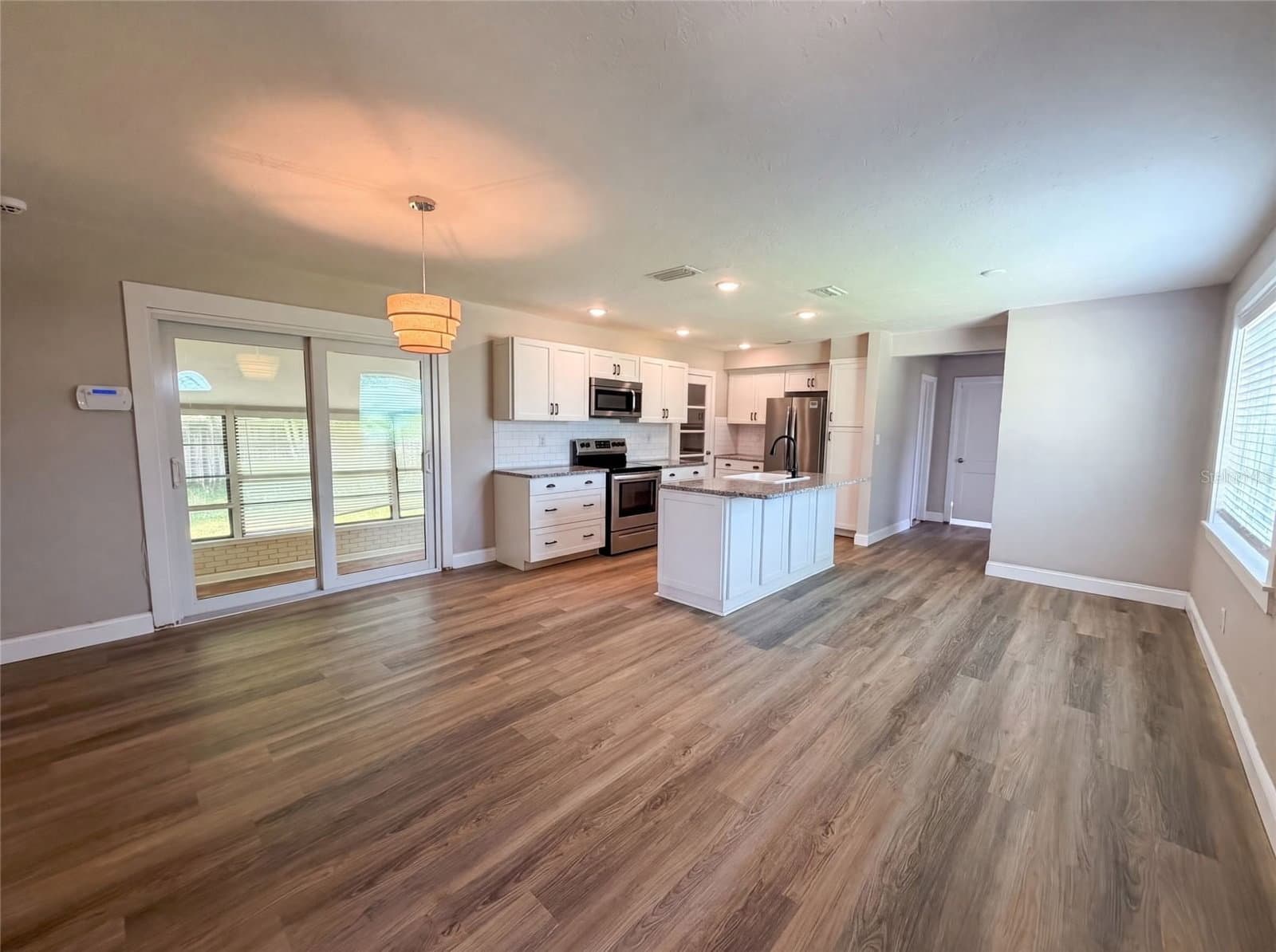 1521 RIVER SHORE