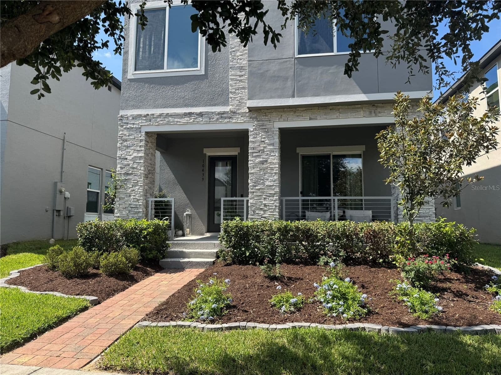 10439 AUSTRINA OAK