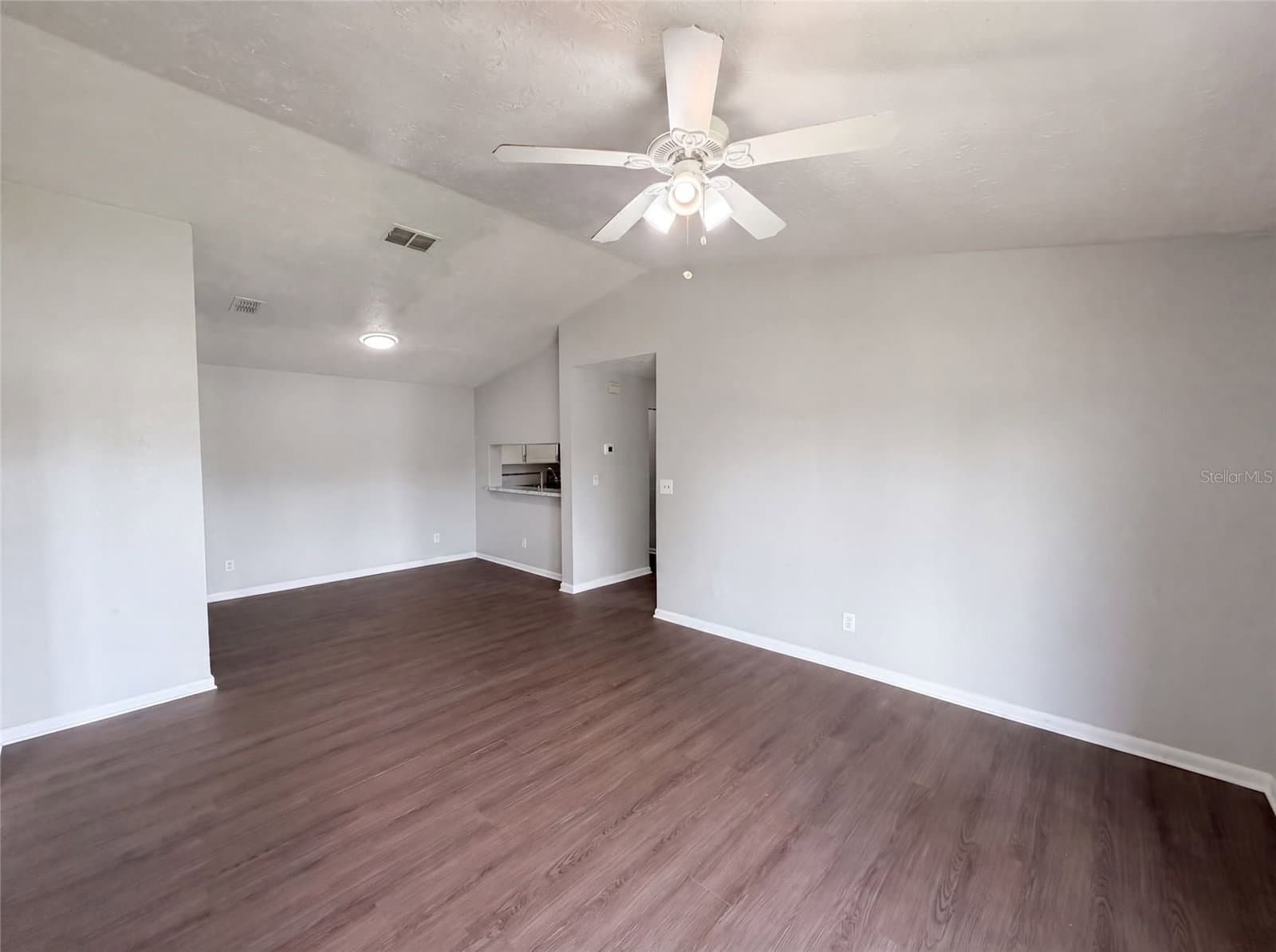5213 VIA HACIENDA