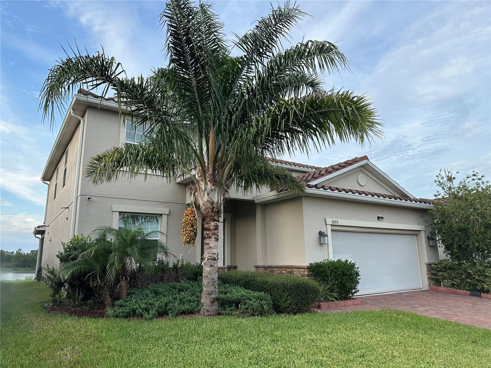 2093 LAKE SIDE
